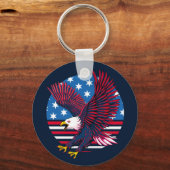飛んでいる鷲とアメリカ国旗 キーホルダー (正面)