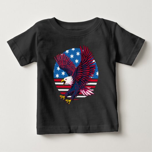 飛んでいる鷲とアメリカ国旗 ベビーTシャツ (正面)