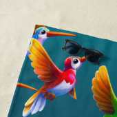 飛カラフル行中のハミングバード ビーチタオル (インサイチュ)