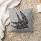 飛日本の行中のツバメ、木炭とライトグレー クッション (ブランケット)