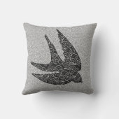 飛日本の行中のツバメ、木炭とライトグレー クッション (裏面)