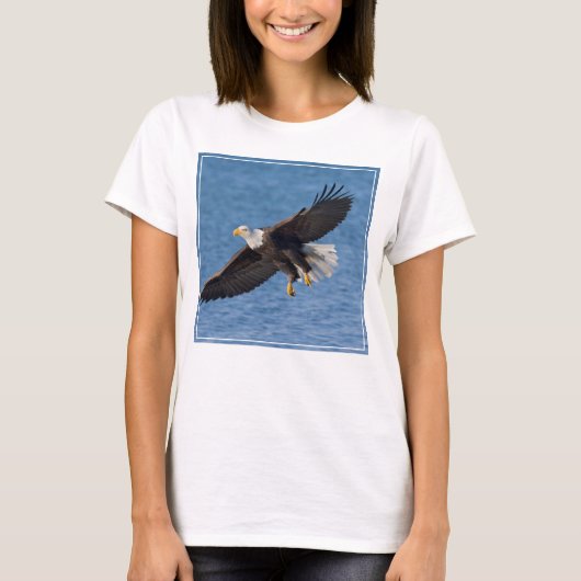 飛翔するハクトウワシ Tシャツ (正面)