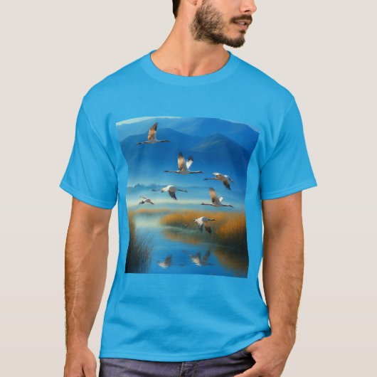 飛翔する鶴が描かれた湖の静かな自然の風景Tシャツ Tシャツ (正面)