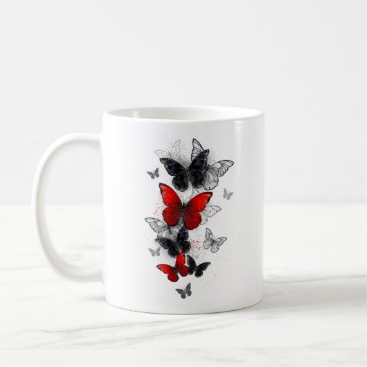 飛翔する黒と赤のモルフォ蝶 コーヒーマグカップ (左)