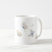 飛行かわいらし中の青とクリームの蝶 コーヒーマグカップ (正面右)