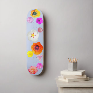 飛行するルリマツリの花のスケートボード スケートボード