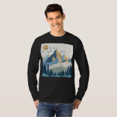 飛行する鳥たちと山々の絵画 Tシャツ (正面フル)