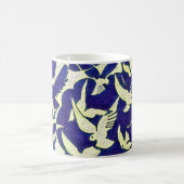 飛行中のハト コーヒーマグカップ (中央)