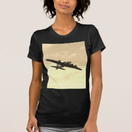 飛行中のフライング・フォートレス Tシャツ