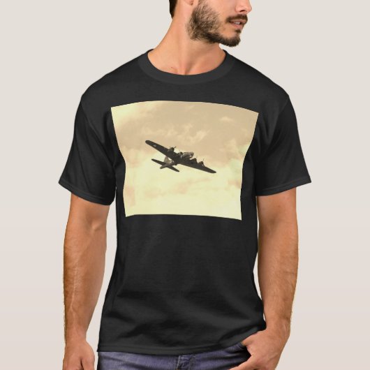 飛行中のフライング・フォートレス Tシャツ (正面)