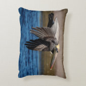 飛行中のペリカン アクセントクッション (裏面(縦))