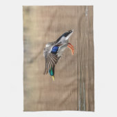 飛行中のマガモのアヒル キッチンタオル (縦)