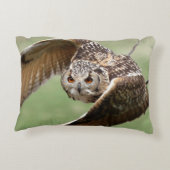 飛行中のワシミミズク アクセントクッション (裏面)