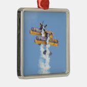 飛行中の曲技飛行の複葉機 メタルオーナメント (右)