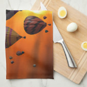 飛行中の熱気球 キッチンタオル (四つ折り)