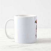 飛行中の赤い背負われたタカ コーヒーマグカップ (左)