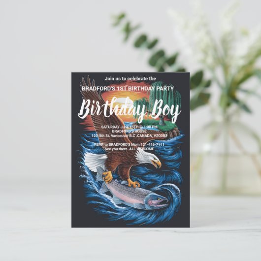 飛行中の陛下:ワシが魚の上を舞い上がる ポストカード (スタンド正面)