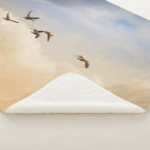 飛行中の鳥の群れ シェルパブランケット (3/4)