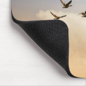 飛行中の鳥の群れ マウスパッド (コーナー)