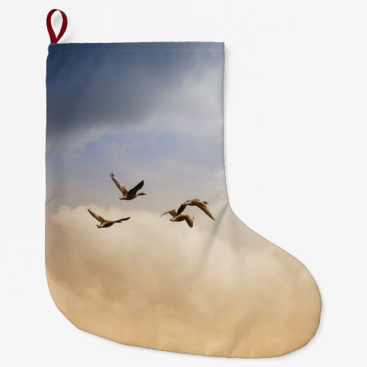 飛行中の鳥の群れ ラージクリスマスストッキング (正面)
