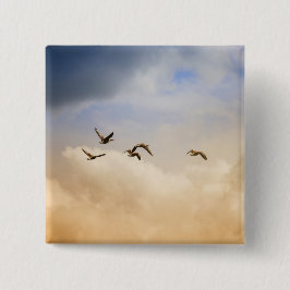 飛行中の鳥の群れ 缶バッジ