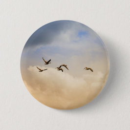 飛行中の鳥の群れ 缶バッジ