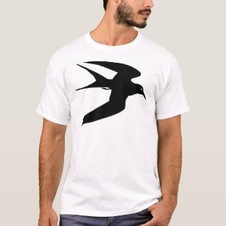 飛行中の黒いアジサシの鳥 Tシャツ