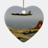 飛行中のB17GおよびB52Hの爆撃機 セラミックオーナメント (裏面)