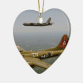 飛行中のB17GおよびB52Hの爆撃機 セラミックオーナメント (左)