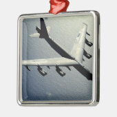 飛行中のB-52ストラトフォートレス メタルオーナメント (左)