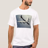 飛行中のB-52ストラトフォートレス Tシャツ (正面)