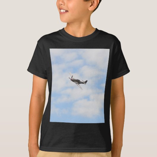 飛行中のP51ムスタング Tシャツ (正面)