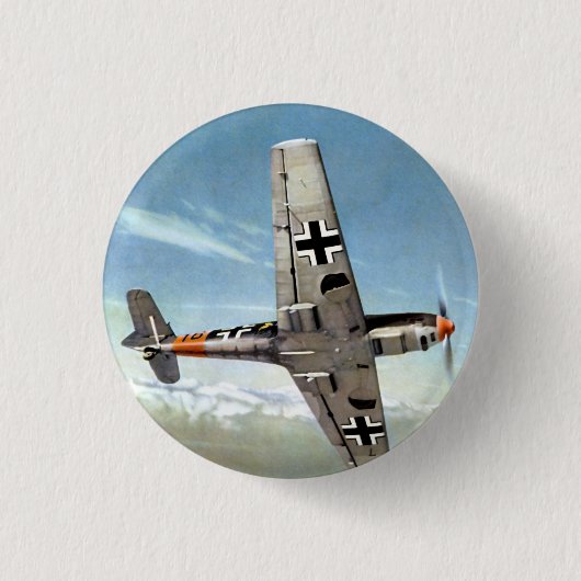 飛行中のWWII ME-109の航空機 缶バッジ (正面)
