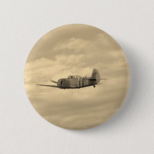 飛行中のYak 11 缶バッジ (正面)