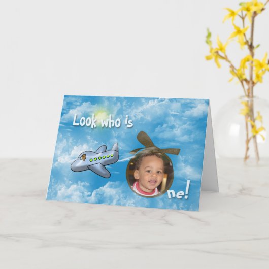 飛行機および写真フレームとの男の子の最初誕生日 カード (黄色い花)