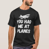 「飛行機が私を虜にした」タイポグラフィ Tシャツ (正面)