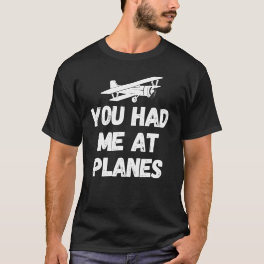「飛行機が私を虜にした」タイポグラフィ Tシャツ (正面)