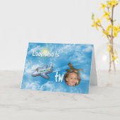 飛行機とフォトフレームを持つ少年の2番目の誕生日 カード (黄色い花)