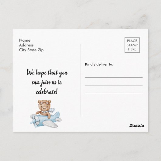 飛行機に乗る青いテディベアの1歳誕生日 ポストカード (裏面)