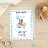 飛行機に乗る青いテディベアの1歳誕生日 ポストカード