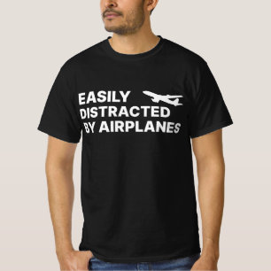飛行機のパイロットに気を取られやすい Tシャツ