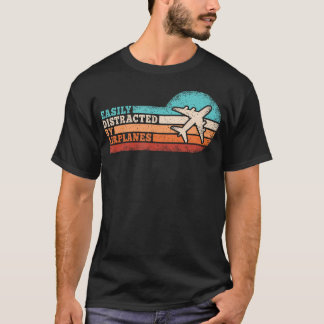 飛行機のパイロット飛行に容易おもしろいに気を取られる Tシャツ