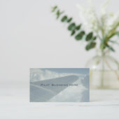 飛行機の操縦士 雲の中を飛ぶ飛行機の翼 名刺 (スタンド正面)