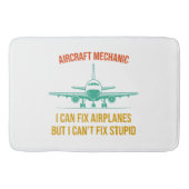 飛行機の整備士は飛行機を直せるが直せない バスマット (正面)