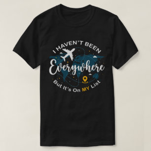 飛行機の旅の地図 - まだ行ったことがない場所がある Tシャツ