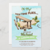 飛行機の男の子の最初の誕生日の招待。invita 招待状 (正面/裏面)