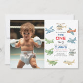 飛行機の男の子 1歳の誕生日 | 空をテーマにした楽しいパーティー 招待状 (正面)