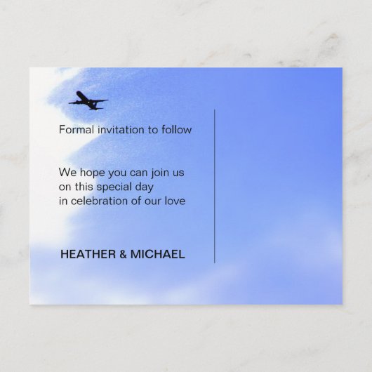 飛行機の空の目的地の結婚式の日付を保存 案内ポストカード (裏面)