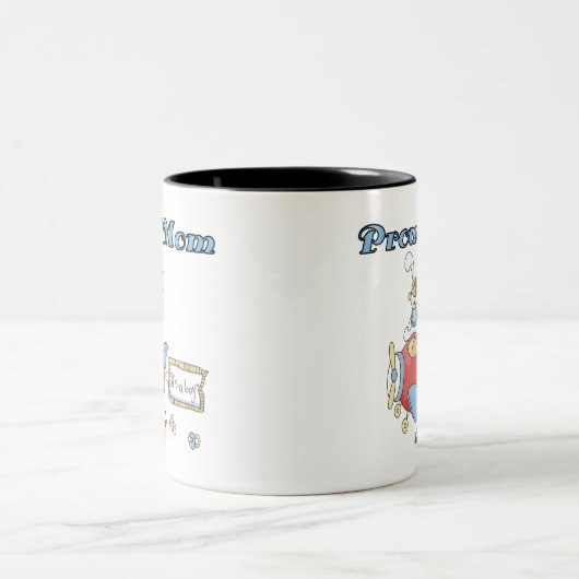 飛行機の誇り高いお母さんそれは男の子です ツートーンマグカップ (中央)