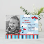 飛行機の飛行士の男の子の写真の誕生日の招待状 招待状 (スタンド正面)